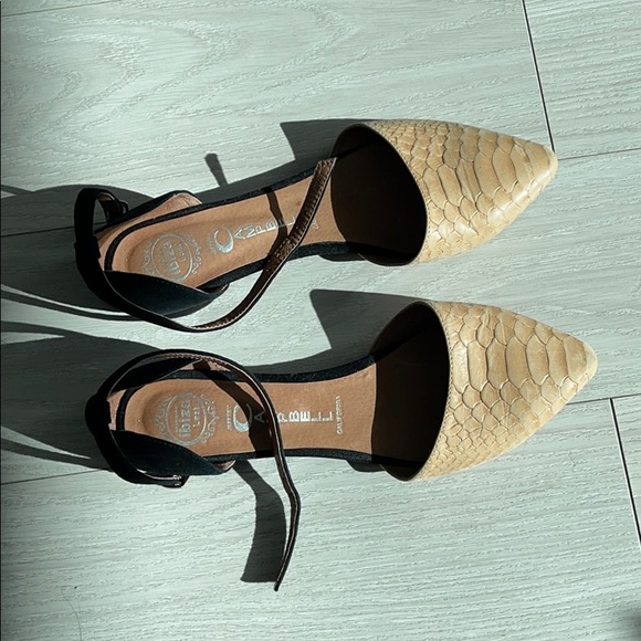 Jeffrey Campbell Flats - Picture 4 of 6